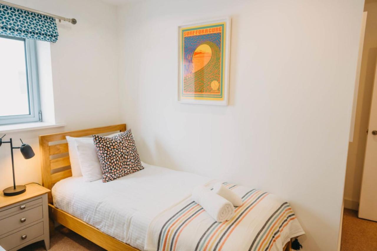 Sunset Waves Sea View Apartment Featuring Panoramic Views & Parking New Quay Kültér fotó