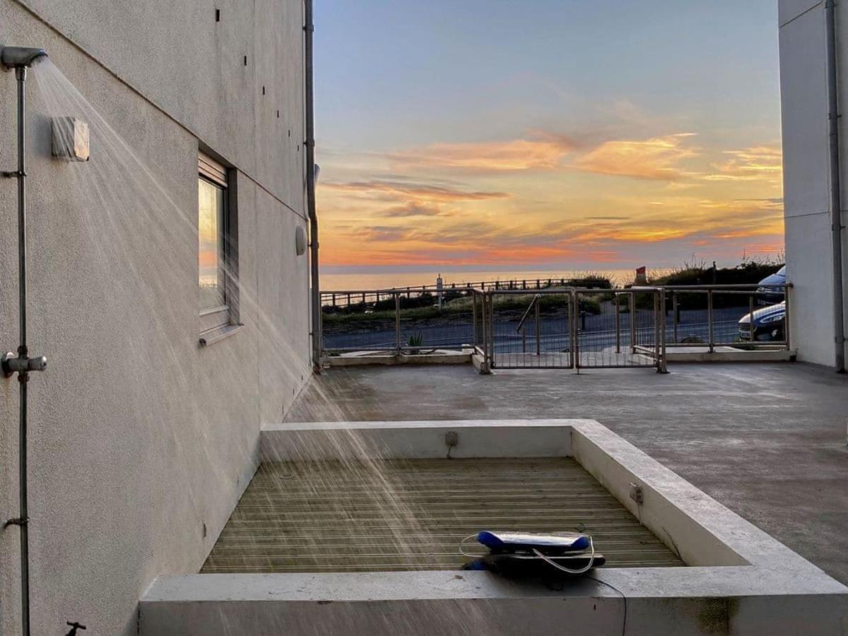 Sunset Waves Sea View Apartment Featuring Panoramic Views & Parking New Quay Kültér fotó