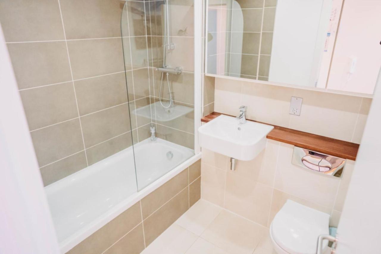 Sunset Waves Sea View Apartment Featuring Panoramic Views & Parking New Quay Kültér fotó