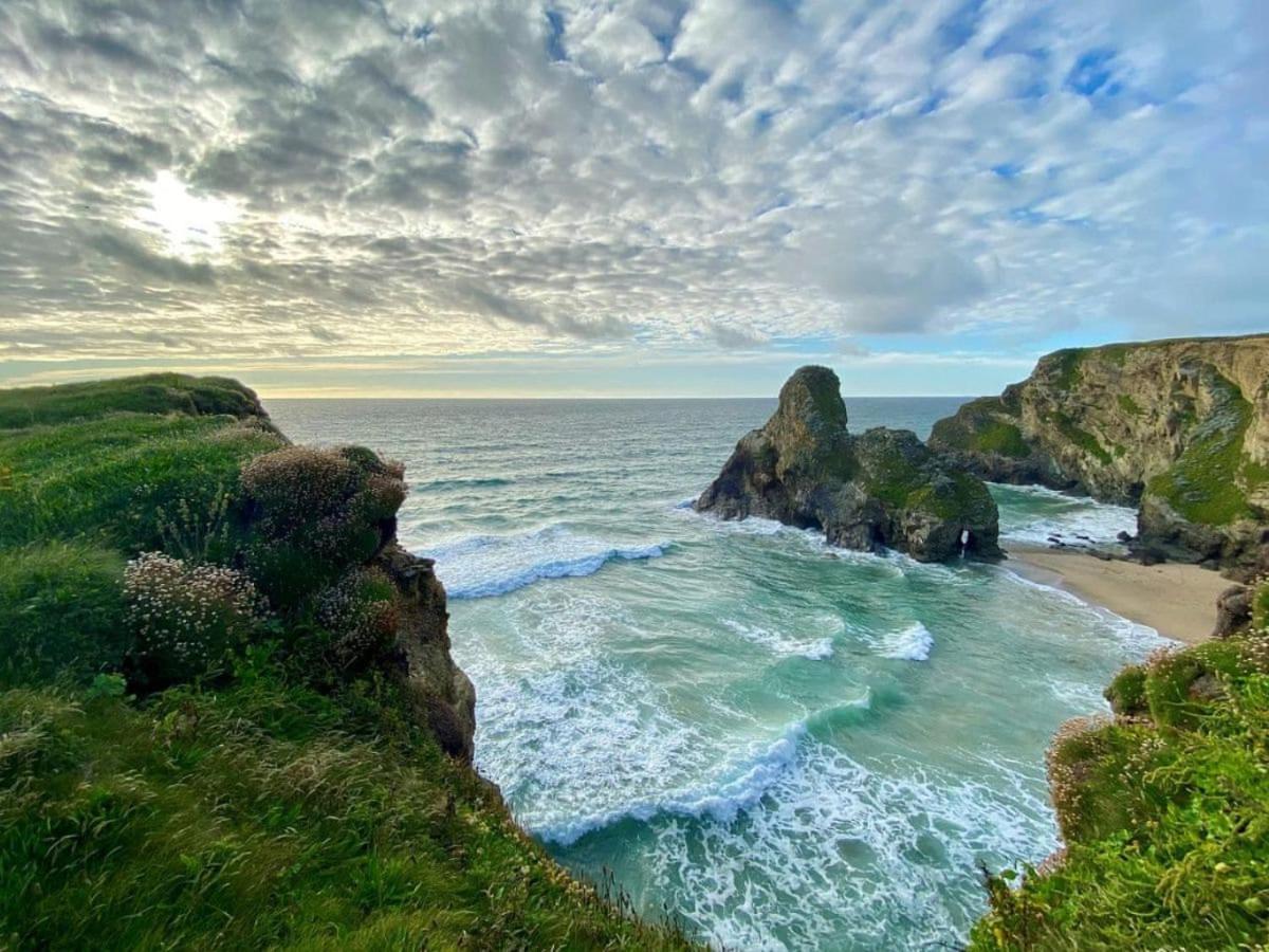 Sunset Waves Sea View Apartment Featuring Panoramic Views & Parking New Quay Kültér fotó